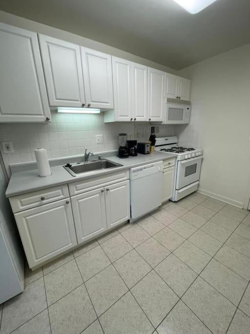 Charming Apartment At Crystal City With Amazing Amenities Arlington Exterior photo