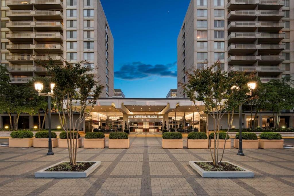 Charming Apartment At Crystal City With Amazing Amenities Arlington Exterior photo