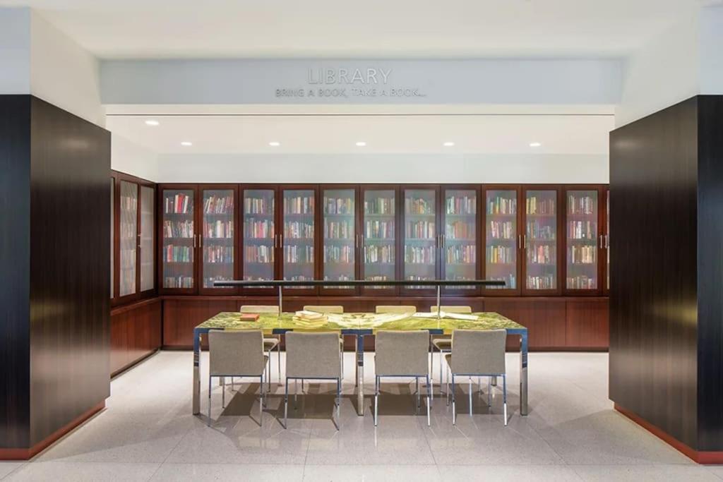 Charming Apartment At Crystal City With Amazing Amenities Arlington Exterior photo