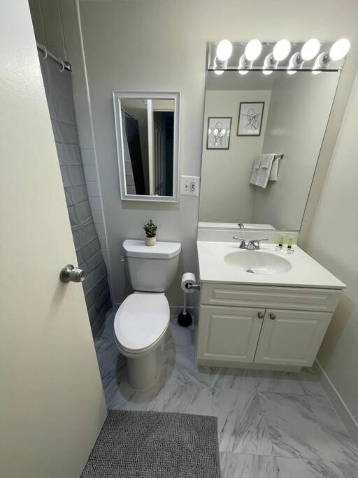 Charming Apartment At Crystal City With Amazing Amenities Arlington Exterior photo
