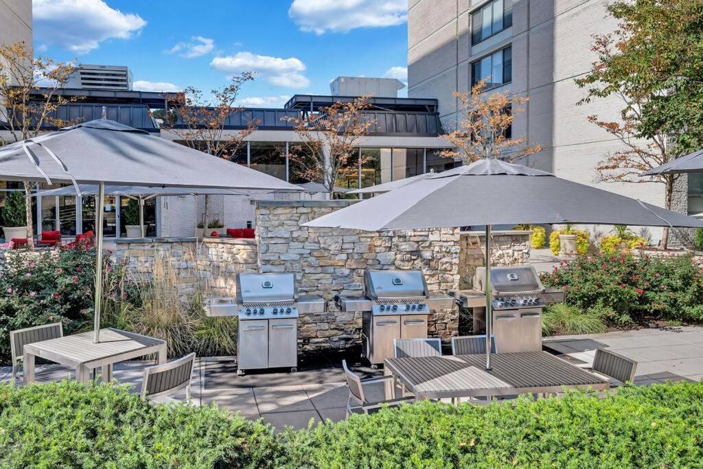Charming Apartment At Crystal City With Amazing Amenities Arlington Exterior photo