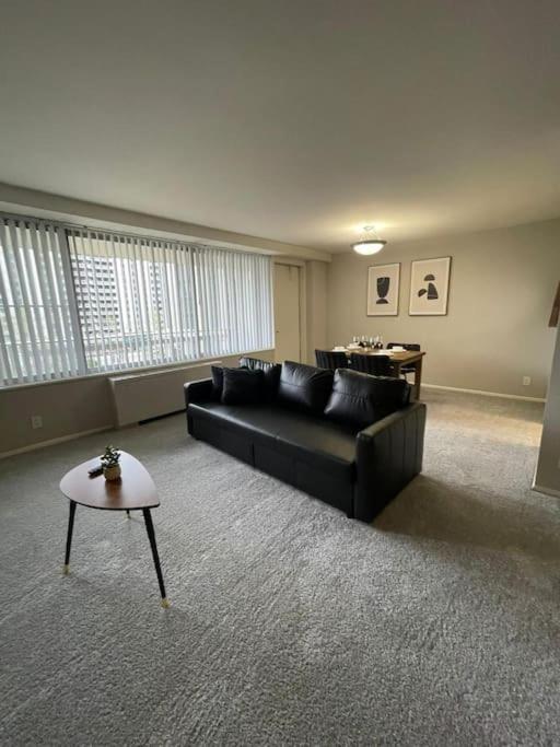 Charming Apartment At Crystal City With Amazing Amenities Arlington Exterior photo