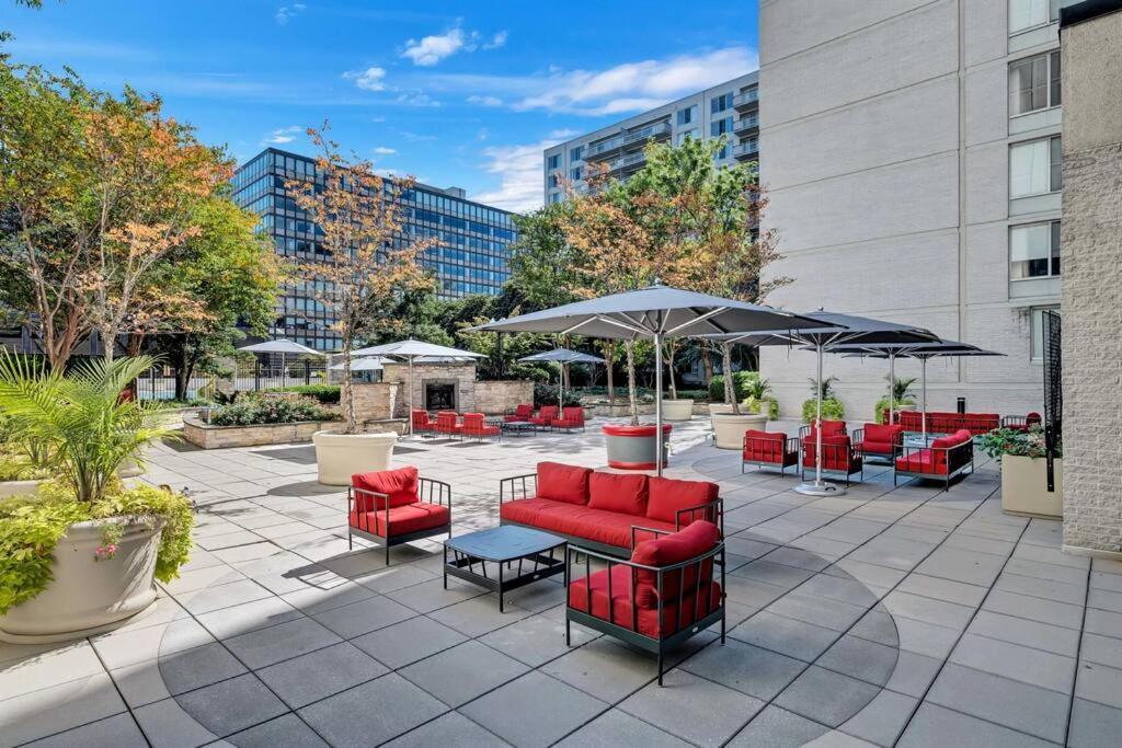 Charming Apartment At Crystal City With Amazing Amenities Arlington Exterior photo
