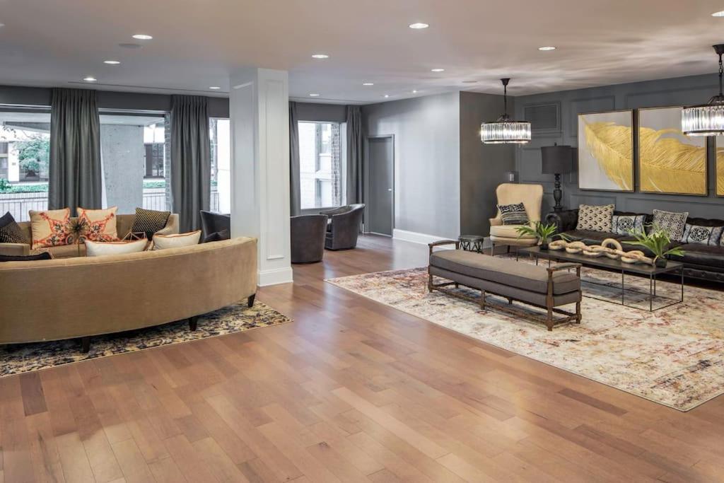 Charming Apartment At Crystal City With Amazing Amenities Arlington Exterior photo