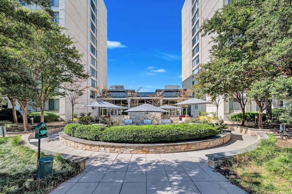 Charming Apartment At Crystal City With Amazing Amenities Arlington Exterior photo